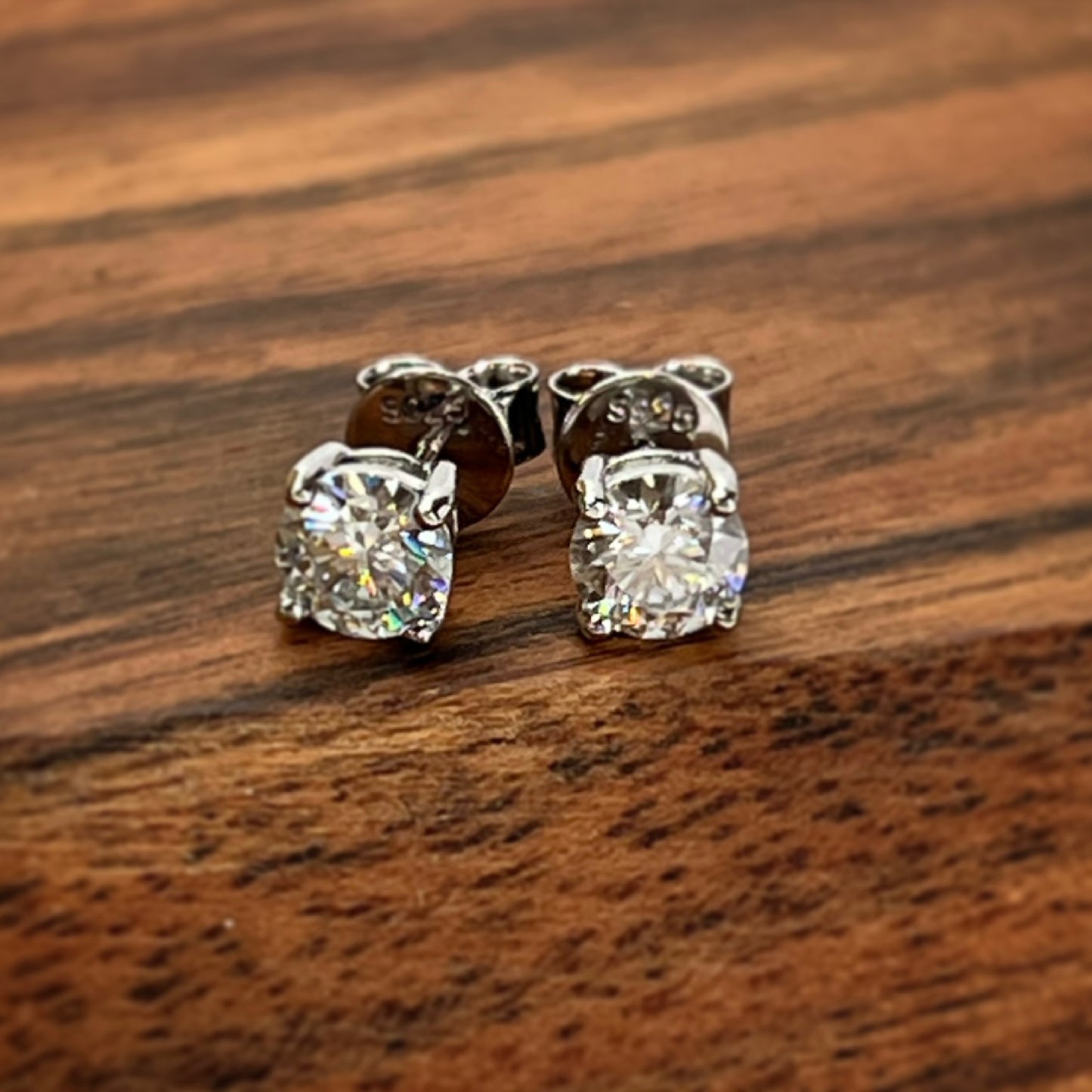 High-Quality Moissanite Earrings with Cremation Ashes or Breast Milk Powder